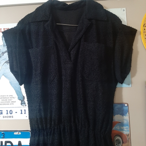 Vintage short sleeved  v-neck black dress with elastic waist - Picture 2 of 9